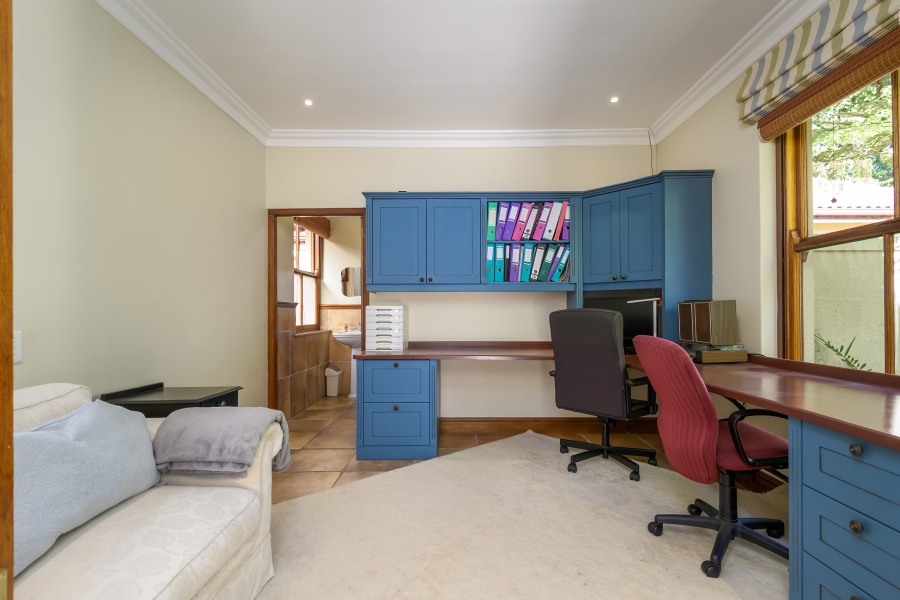7 Bedroom Property for Sale in Zwaanswyk Western Cape